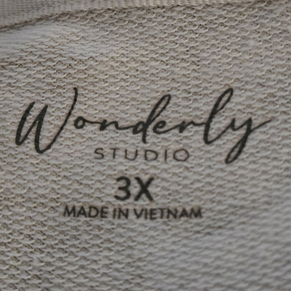 Wonderland Studio Sweatshirt Tan & Cream Camo Pattern Slit Sides Women size 3X - Picture 8 of 9